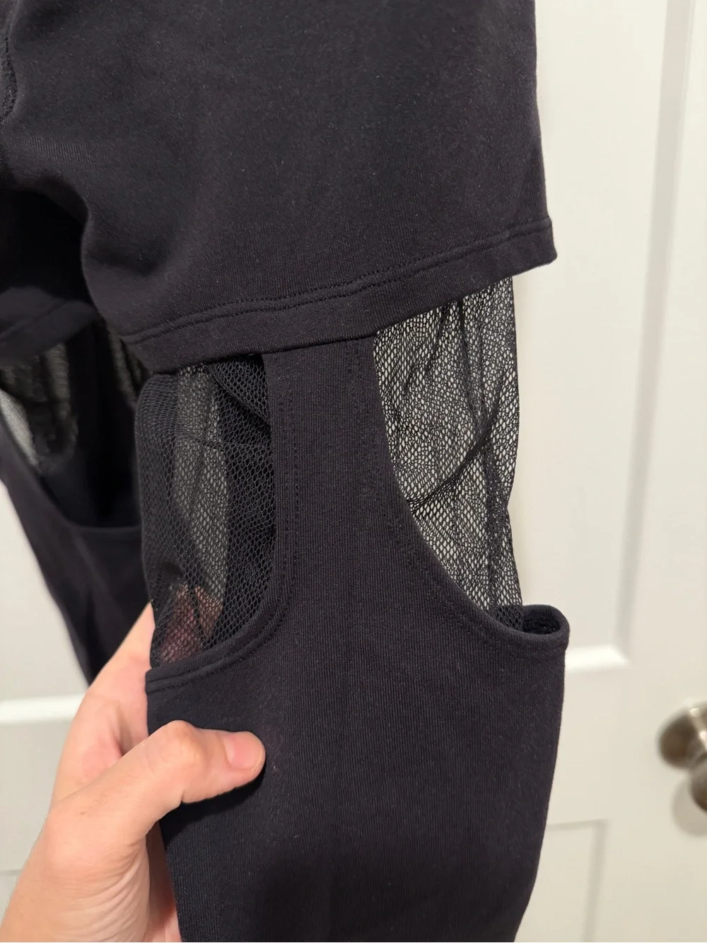 ALO Yoga Coast  Black Leggings with Mesh Knee Cutouts